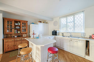 Kitchen/breakfast room- click for photo gallery